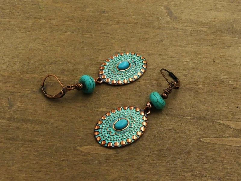 Pendientes de metal cobrizo patinado, piedra natural – photo 3